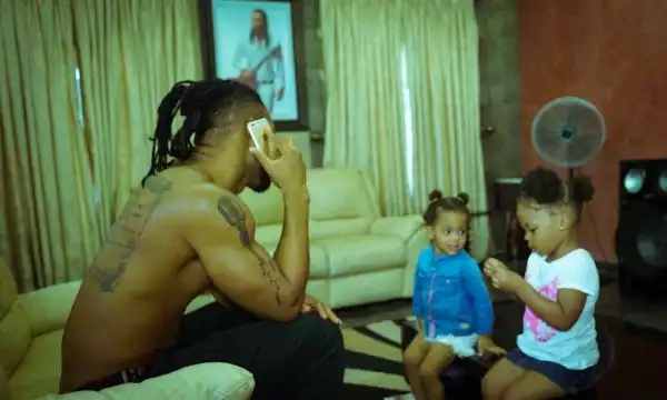 Flavour Shares Photo With His Two Daughters On Christmas Day